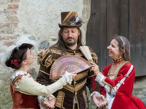 Černínské kratochvíle aneb taneční okénko při prohlídkách Švihova